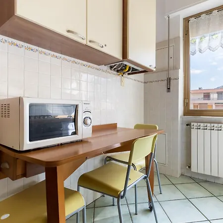 Hostdomus - Submarine Apartment *
